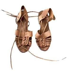 Bloomingdale’s Heels Sandals Strappy Beige Tan Camel Leather Lace Up 7.5 M